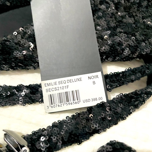 Brand new vest and the strap - Picture 1 of 8